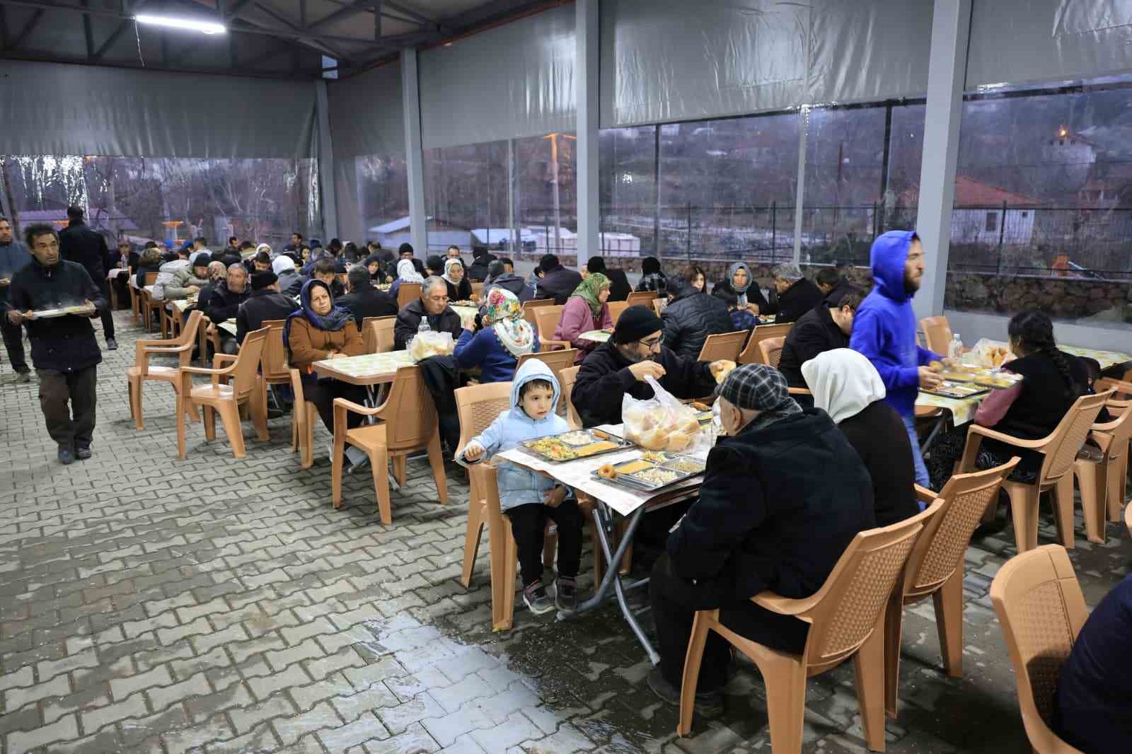 Çameli Belediyesi, Elmalı Mahallesi’nde ilk iftar sofrasını kuruldu
