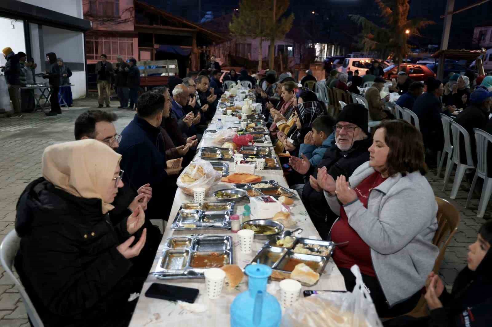 Çameli Belediyesi gönülleri iftar sofrasında buluşturmaya devam ediyor

