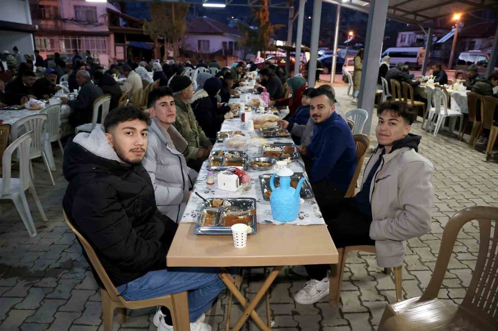 Çameli Belediyesi gönülleri iftar sofrasında buluşturmaya devam ediyor
