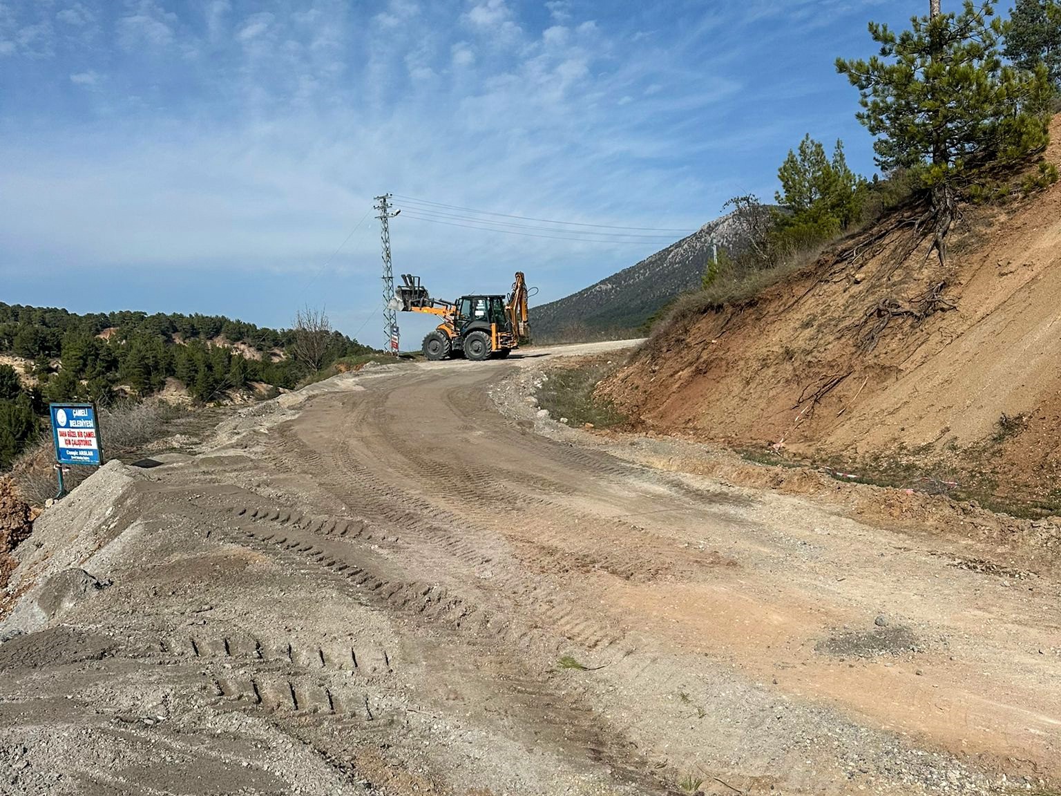 Çameli Belediyesinden aralıksız yol çalışması
