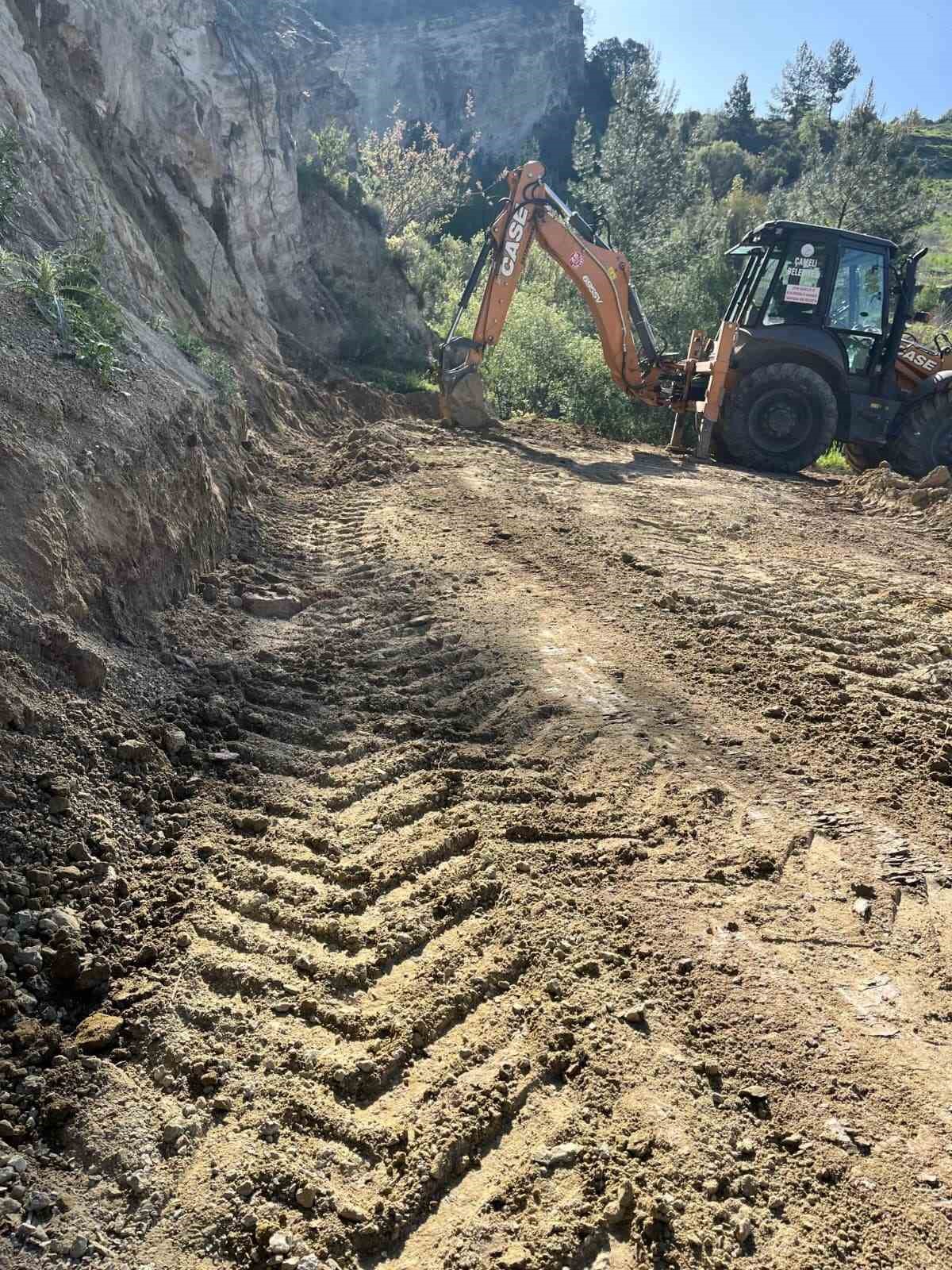 Çameli Belediyesi’nden arazi yollarında yoğun mesai
