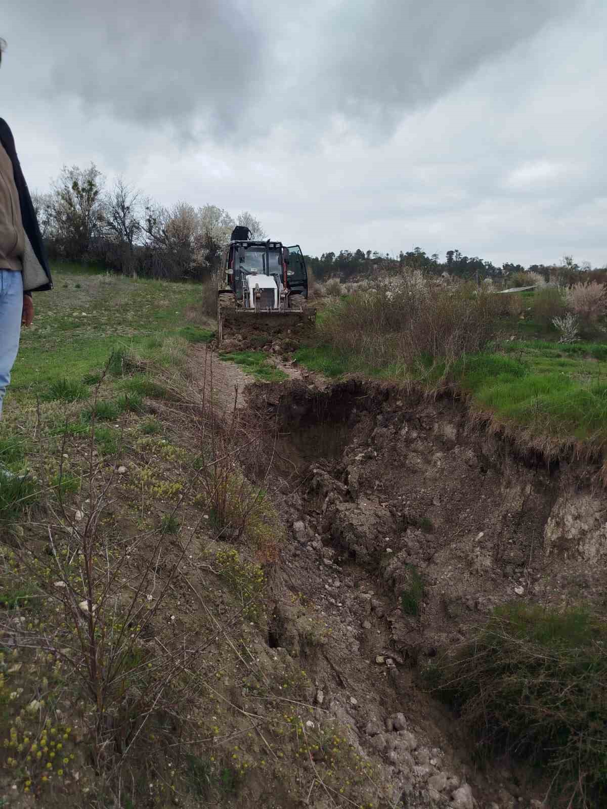 Çameli Belediyesi’nden arazi yollarında yoğun mesai
