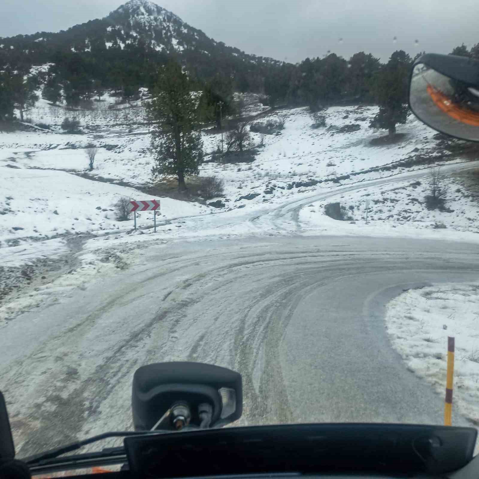 Çameli Belediyesinden kışa güçlü müdahale, yeni tuzlama aracı görevde
