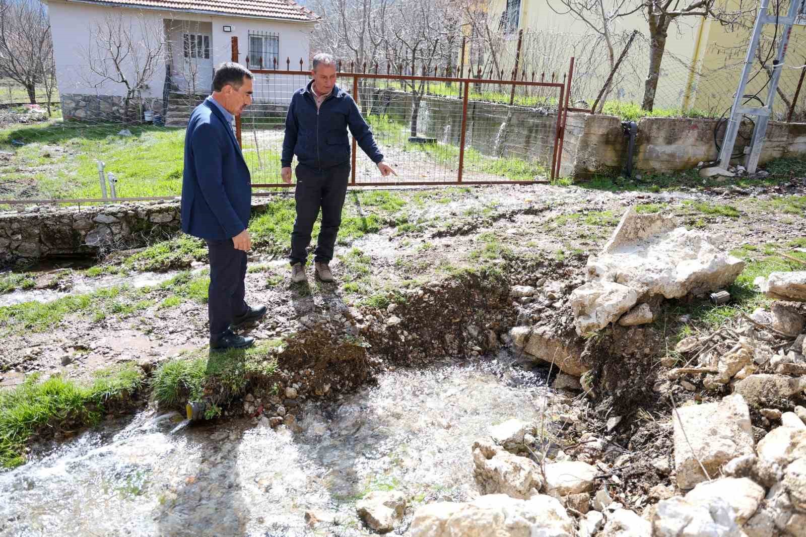 Çameli’nde yağışlar sonrası yer altı suları yüzeye çıktı
