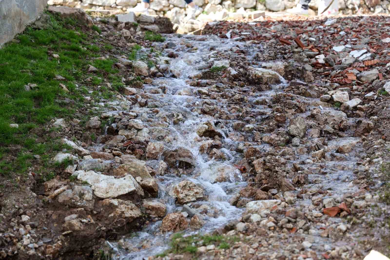 Çameli’nde yağışlar sonrası yer altı suları yüzeye çıktı
