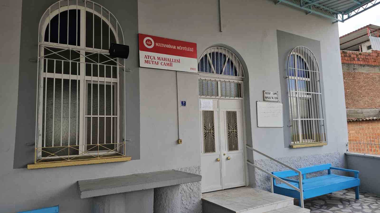 Camide tuvaleti kullandı, notla birlikte para bıraktı
