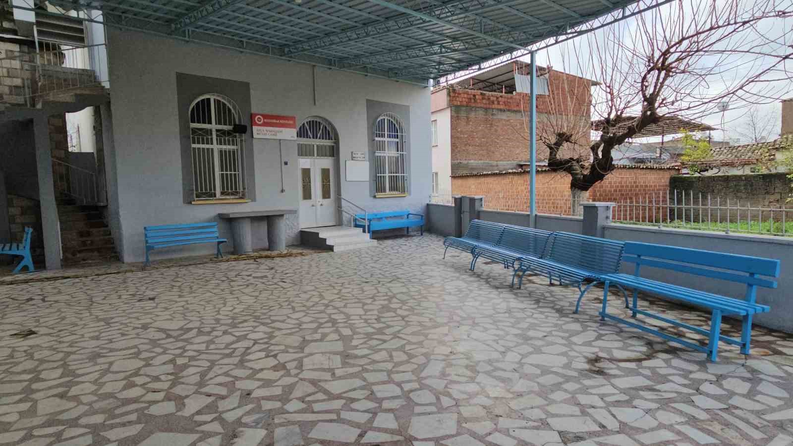 Camide tuvaleti kullandı, notla birlikte para bıraktı
