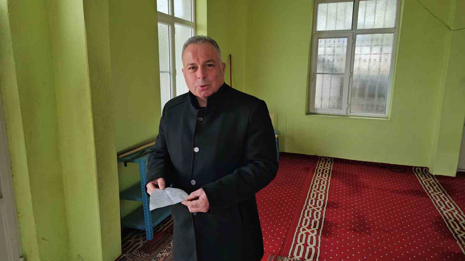 Camide tuvaleti kullandı, notla birlikte para bıraktı
