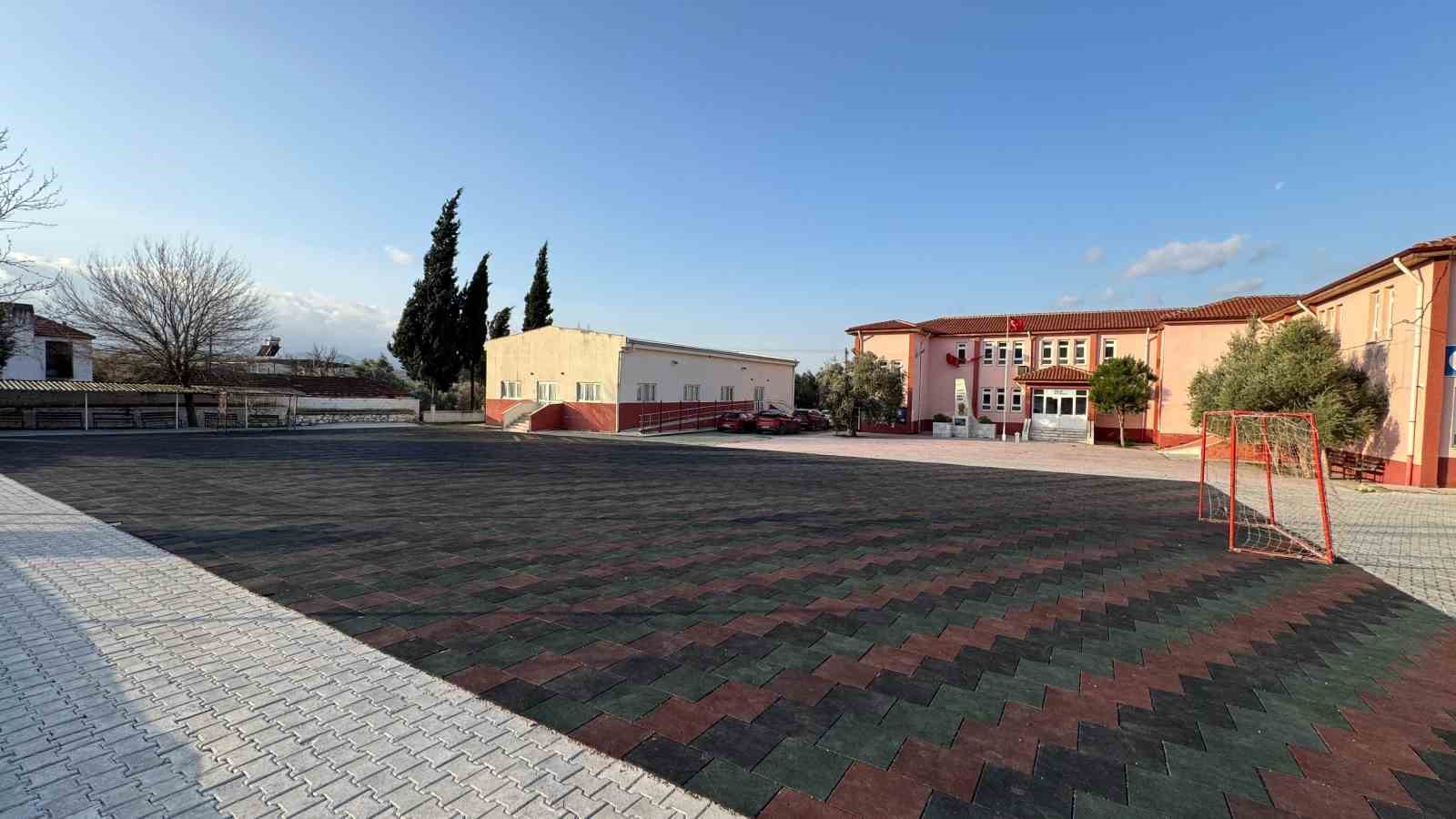 Çamköy İlkokulu yeni oyun alanına kavuştu
