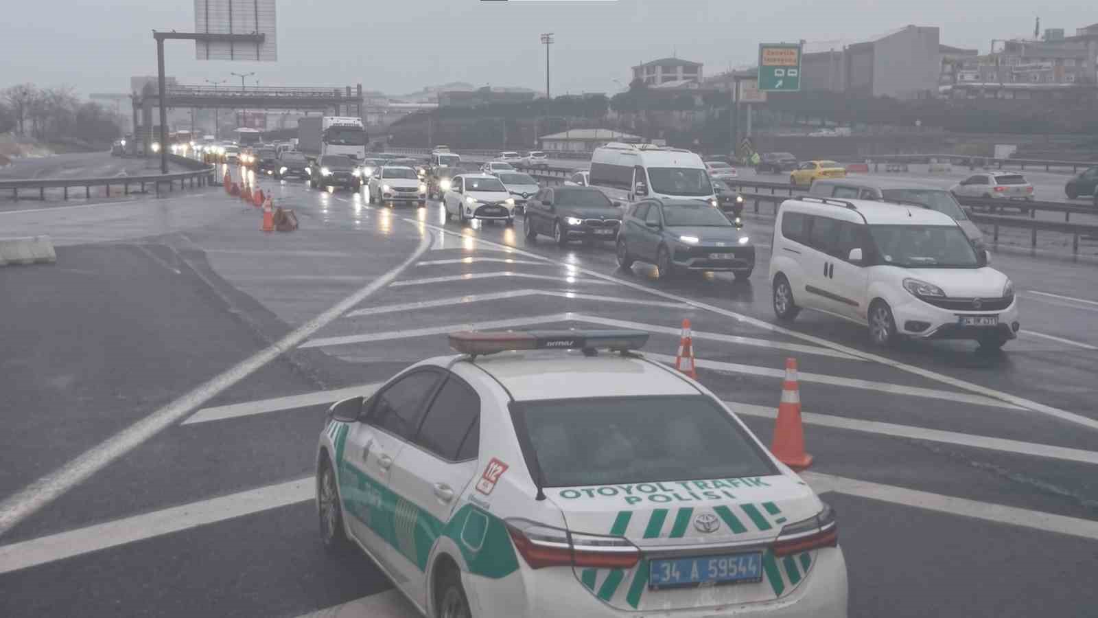 Çamlıca Gişeleri’nde dönüş yoğunluğu havadan görüntülendi
