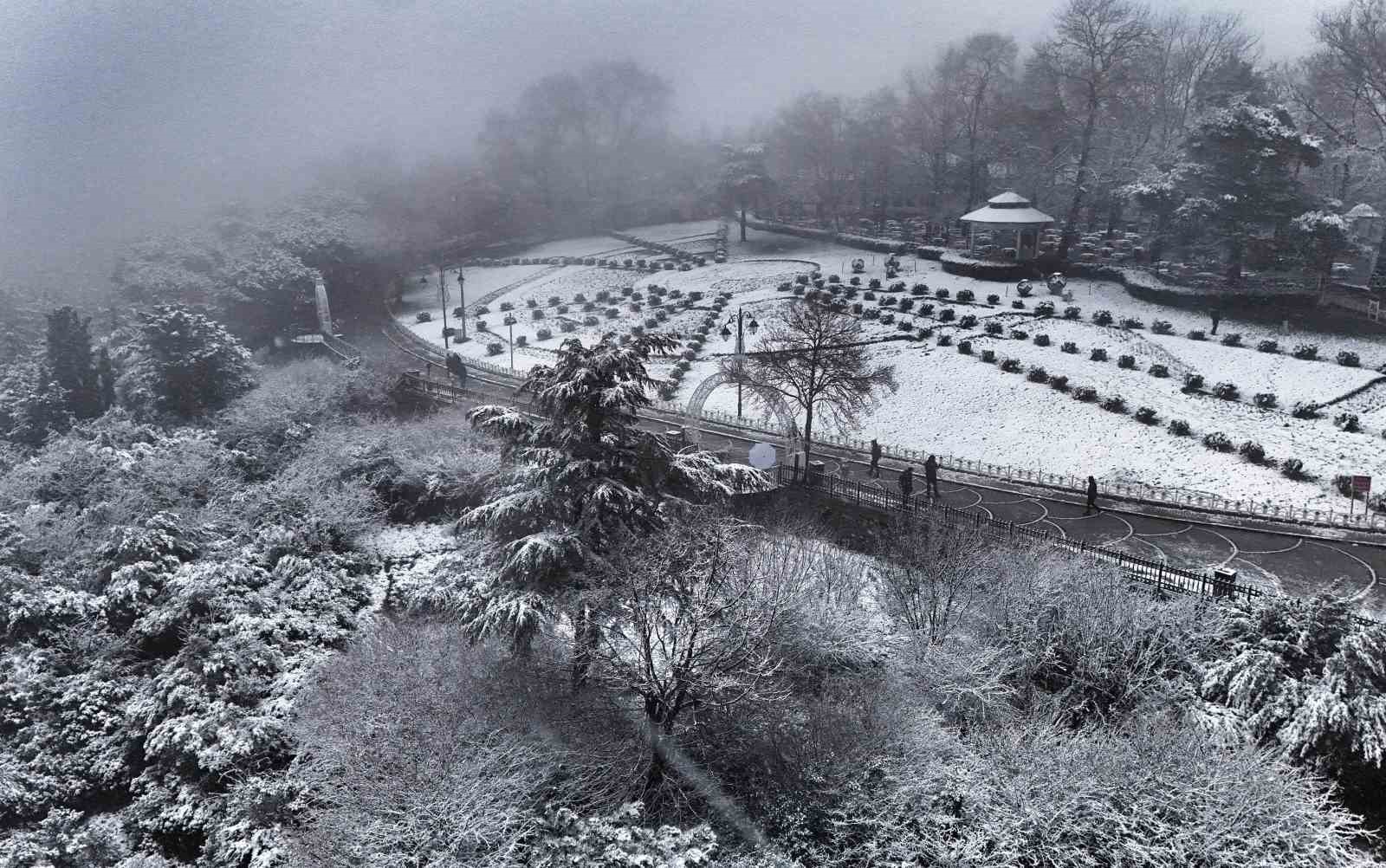 Çamlıca’da etkili olan kar yağışı havadan görüntülendi
