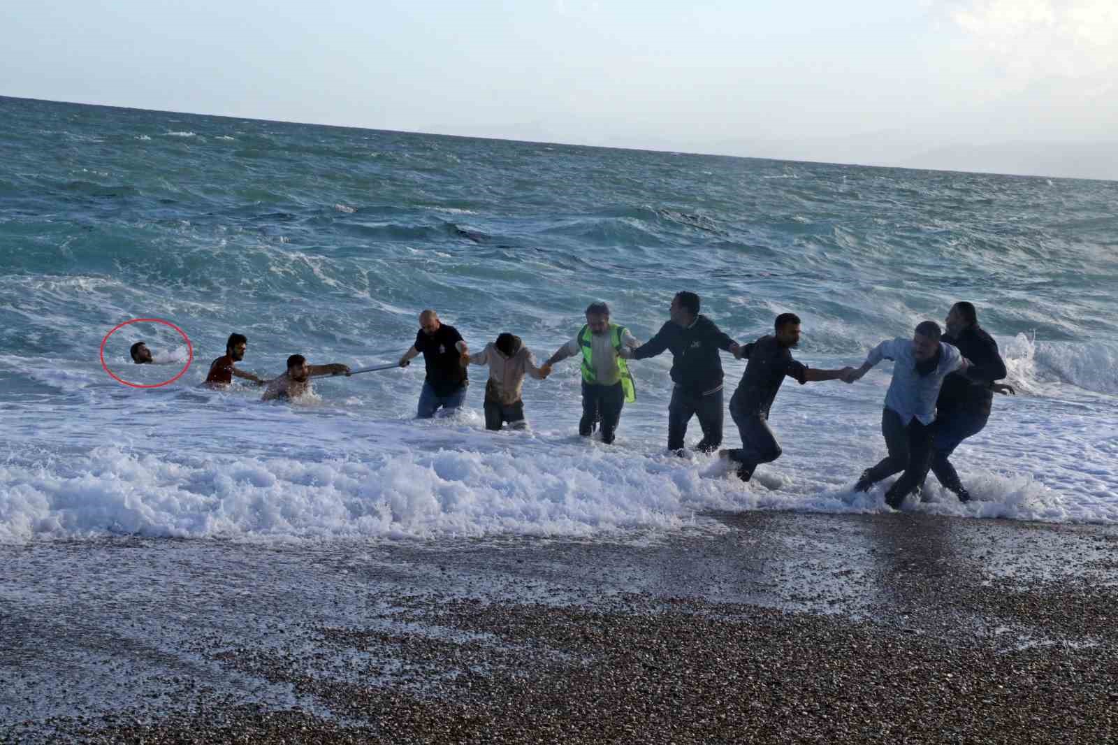 Can pazarının yaşandığı sahilde boğulan genç yüzündeki egzama için denize girmiş
