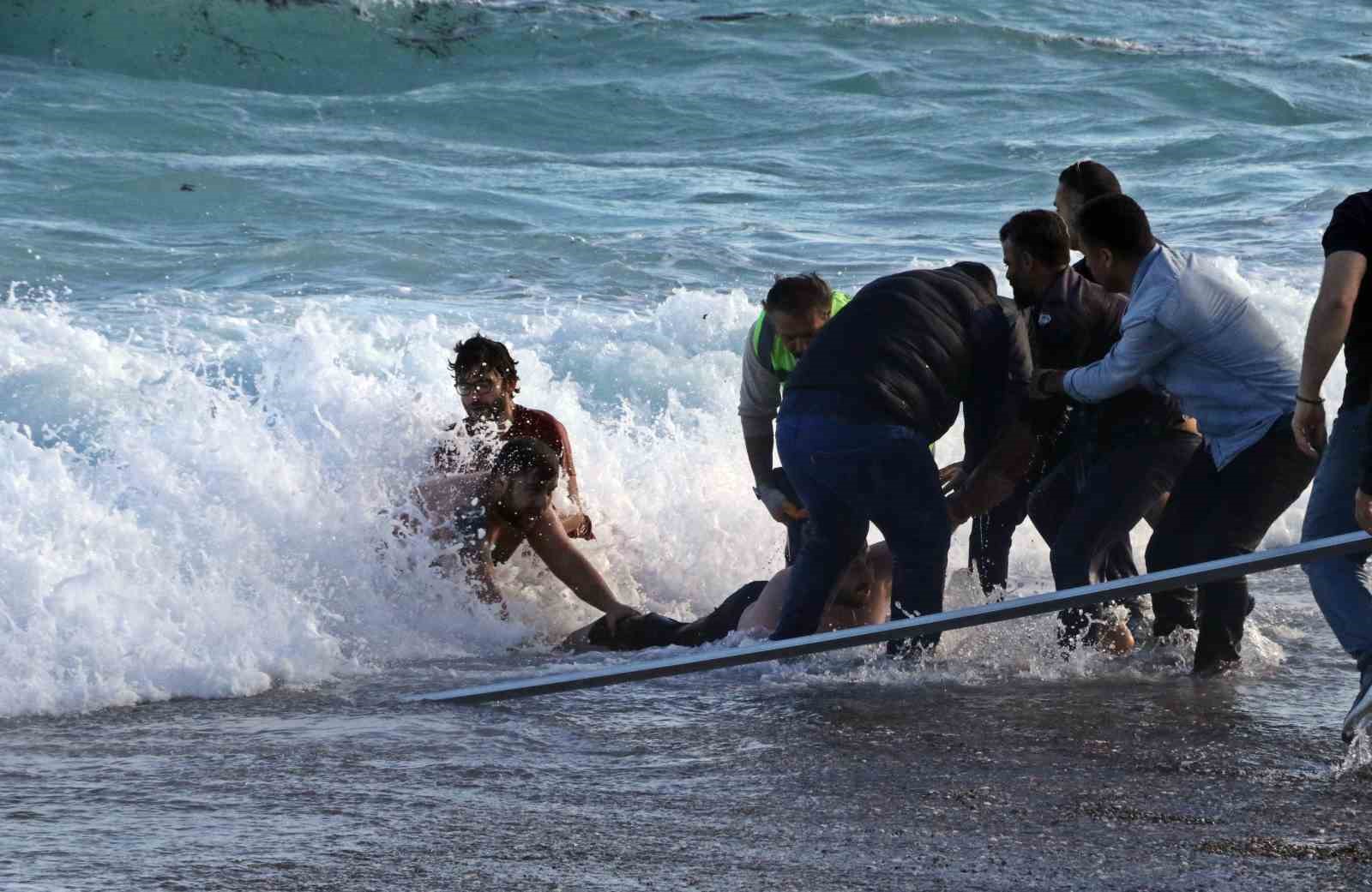Can pazarının yaşandığı sahilde boğulan genç yüzündeki egzama için denize girmiş

