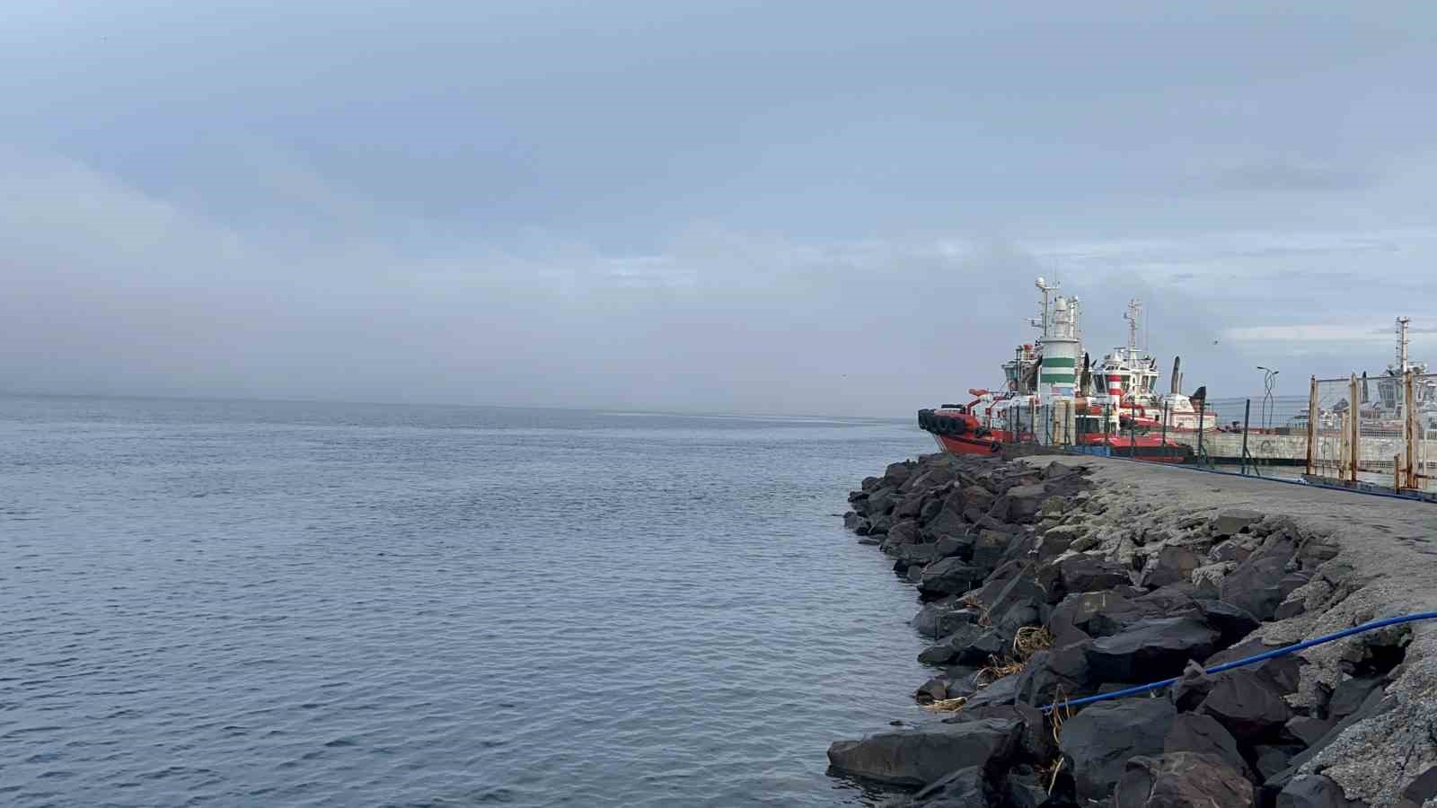 Çanakkale Boğazı sis nedeniyle transit gemi geçişlerine kapatıldı

