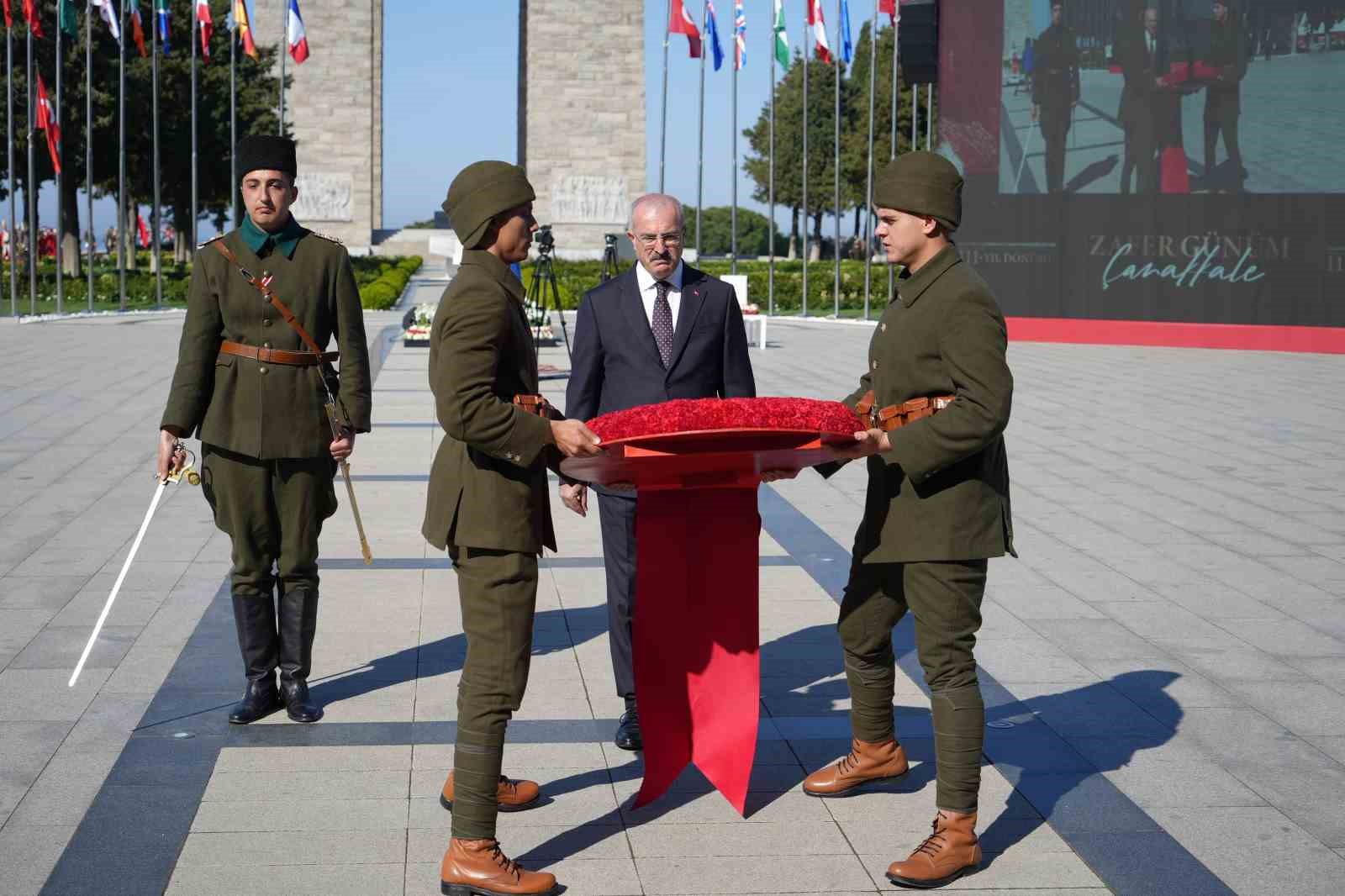 Çanakkale Kara Savaşları’nın 111. yıl dönümü etkinlikleri Şehitler Abidesi’nde törenle başladı
