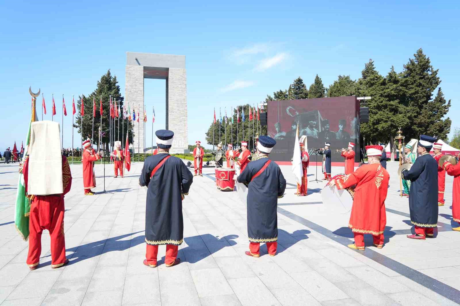 Çanakkale Kara Savaşları’nın 111. yıl dönümü etkinlikleri Şehitler Abidesi’nde törenle başladı
