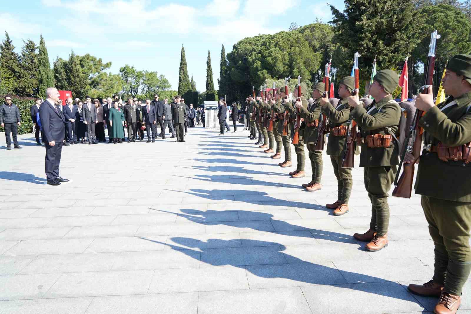 Çanakkale Kara Savaşları’nın 111. yıl dönümü etkinlikleri Şehitler Abidesi’nde törenle başladı
