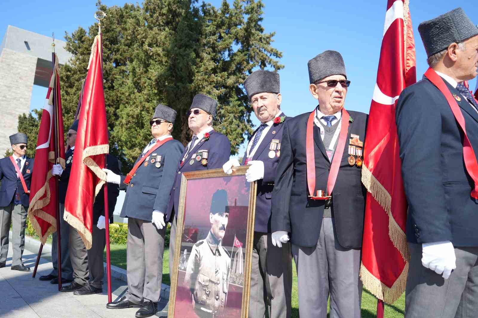 Çanakkale Kara Savaşları’nın 111. yıl dönümü etkinlikleri Şehitler Abidesi’nde törenle başladı
