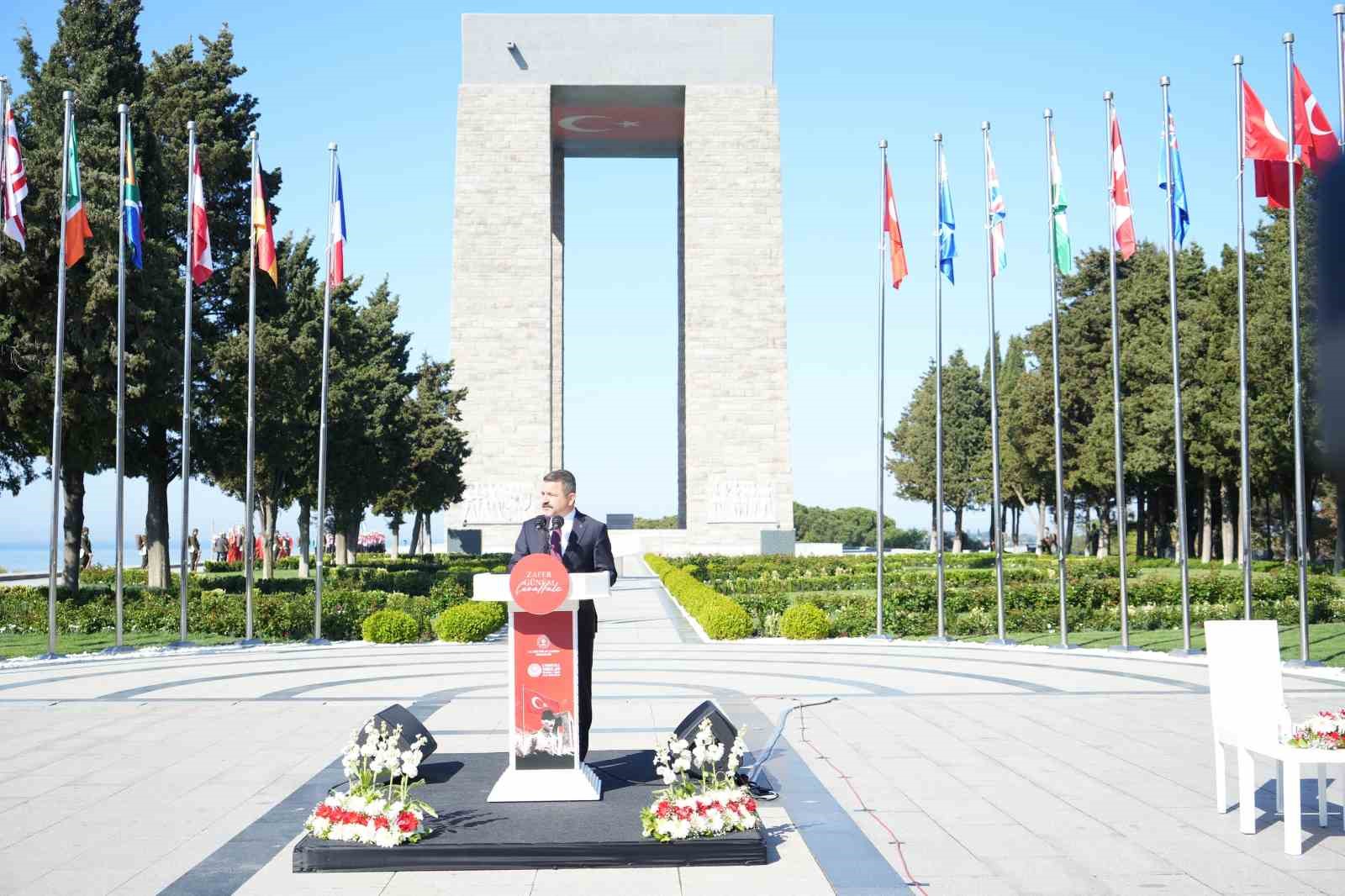 Çanakkale Kara Savaşları’nın 111. yıl dönümü etkinlikleri Şehitler Abidesi’nde törenle başladı
