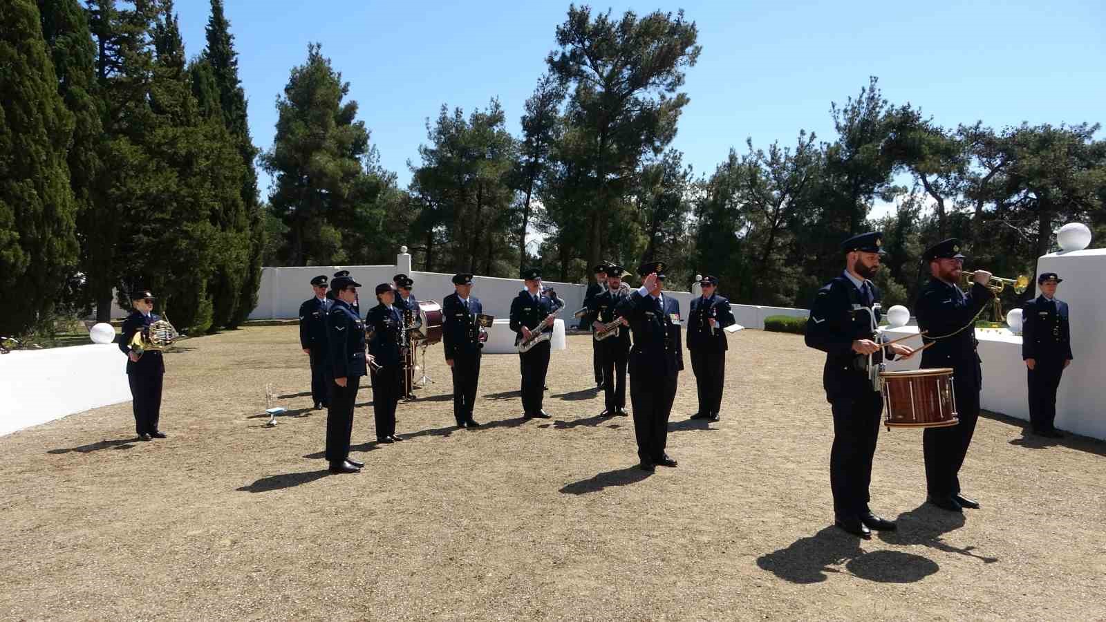 Çanakkale Kara Savaşları’nın yıl dönümünde Fransız ve İngiliz anıtlarında tören düzenlendi

