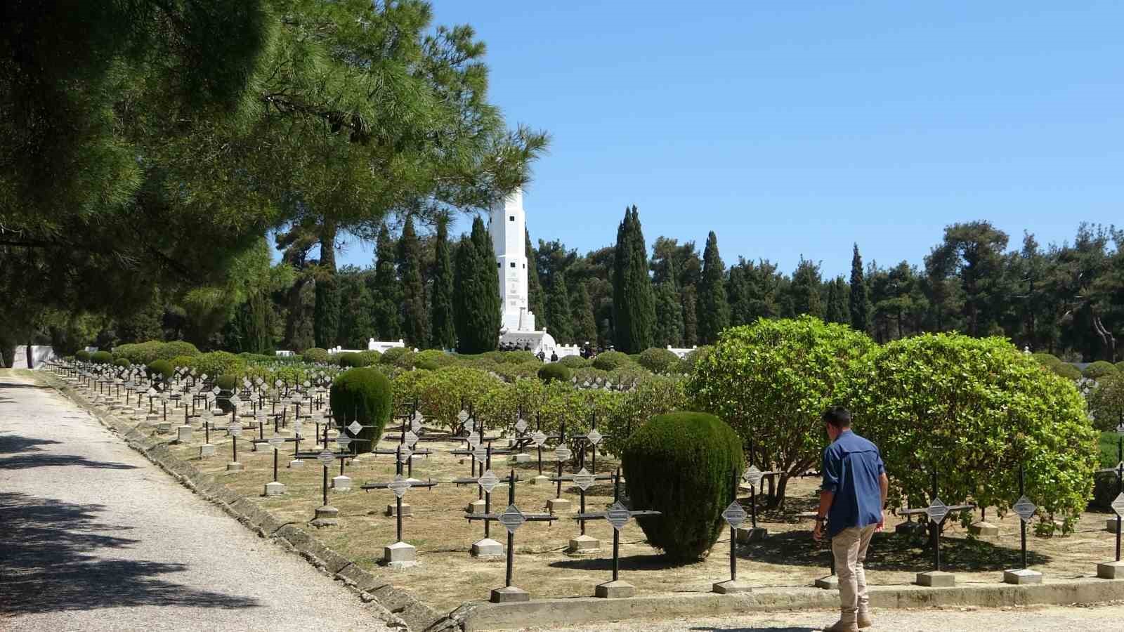 Çanakkale Kara Savaşları’nın yıl dönümünde Fransız ve İngiliz anıtlarında tören düzenlendi
