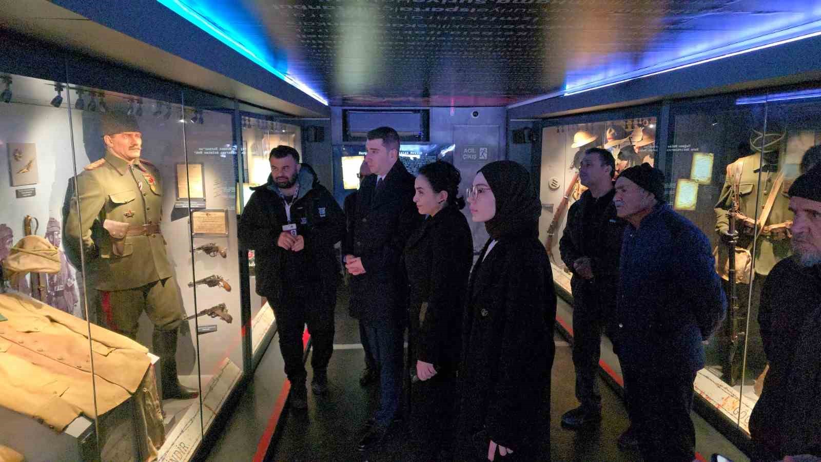 Çanakkale Savaşları Mobil Müzesi Sındırgı’da yoğun ilgi gördü
Çanakkale Savaşları Mobil Müzesi Sındırgı’da yoğun ilgi gördü