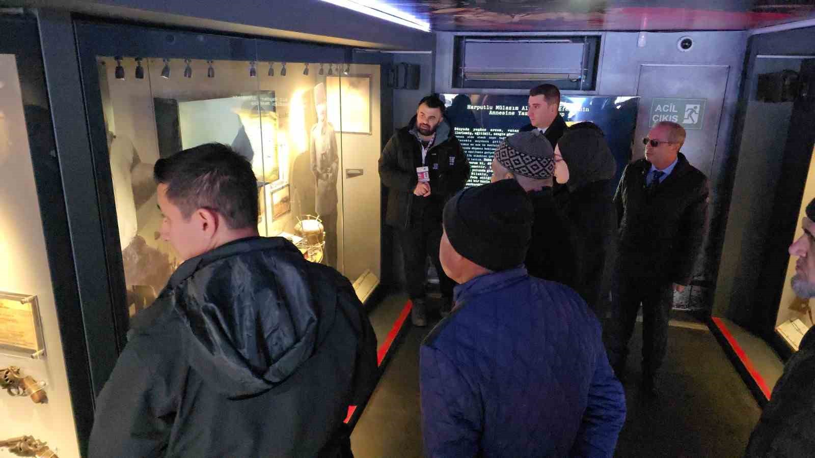 Çanakkale Savaşları Mobil Müzesi Sındırgı’da yoğun ilgi gördü
Çanakkale Savaşları Mobil Müzesi Sındırgı’da yoğun ilgi gördü