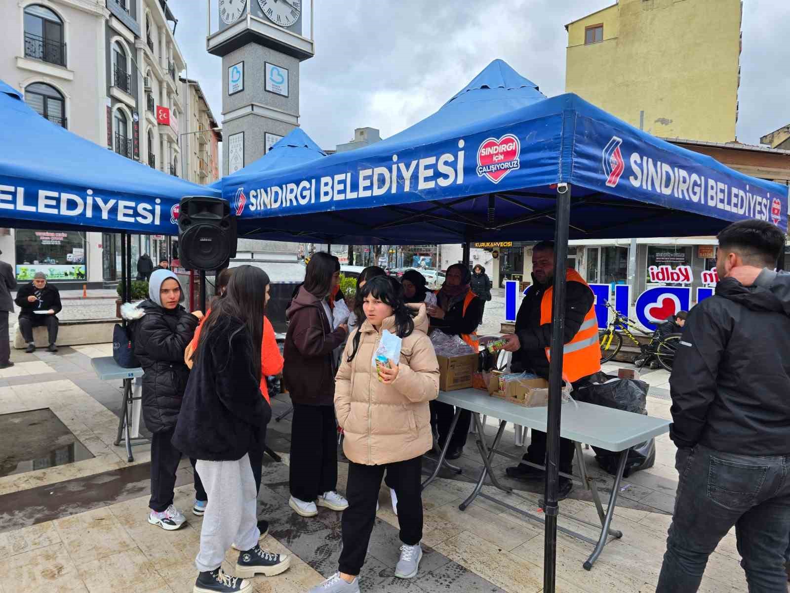 Çanakkale Savaşları Mobil Müzesi Sındırgı’da yoğun ilgi gördü
Çanakkale Savaşları Mobil Müzesi Sındırgı’da yoğun ilgi gördü