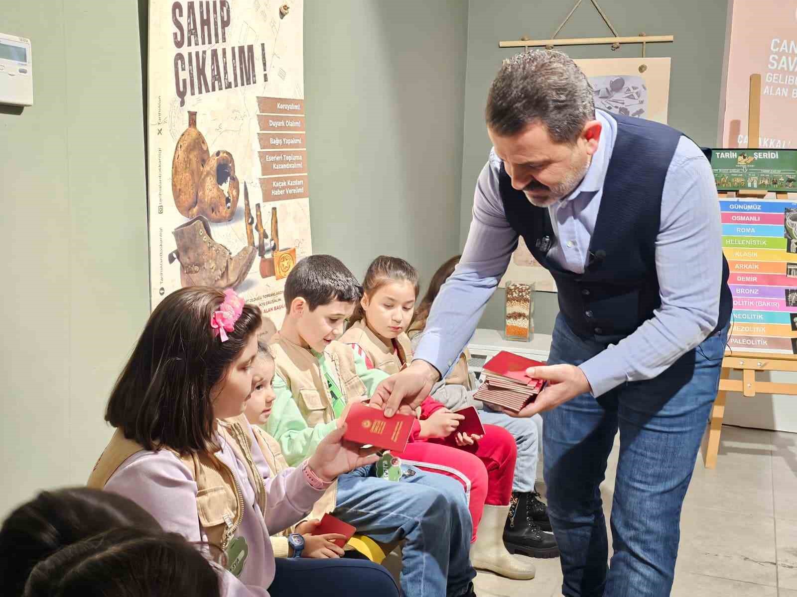 Çanakkale Tarihi Alan’da Çocuk Ziyaret Pasaportu projesi hayata geçirildi
Çanakkale Tarihi Alan’da Çocuk Ziyaret Pasaportu projesi hayata geçirildi