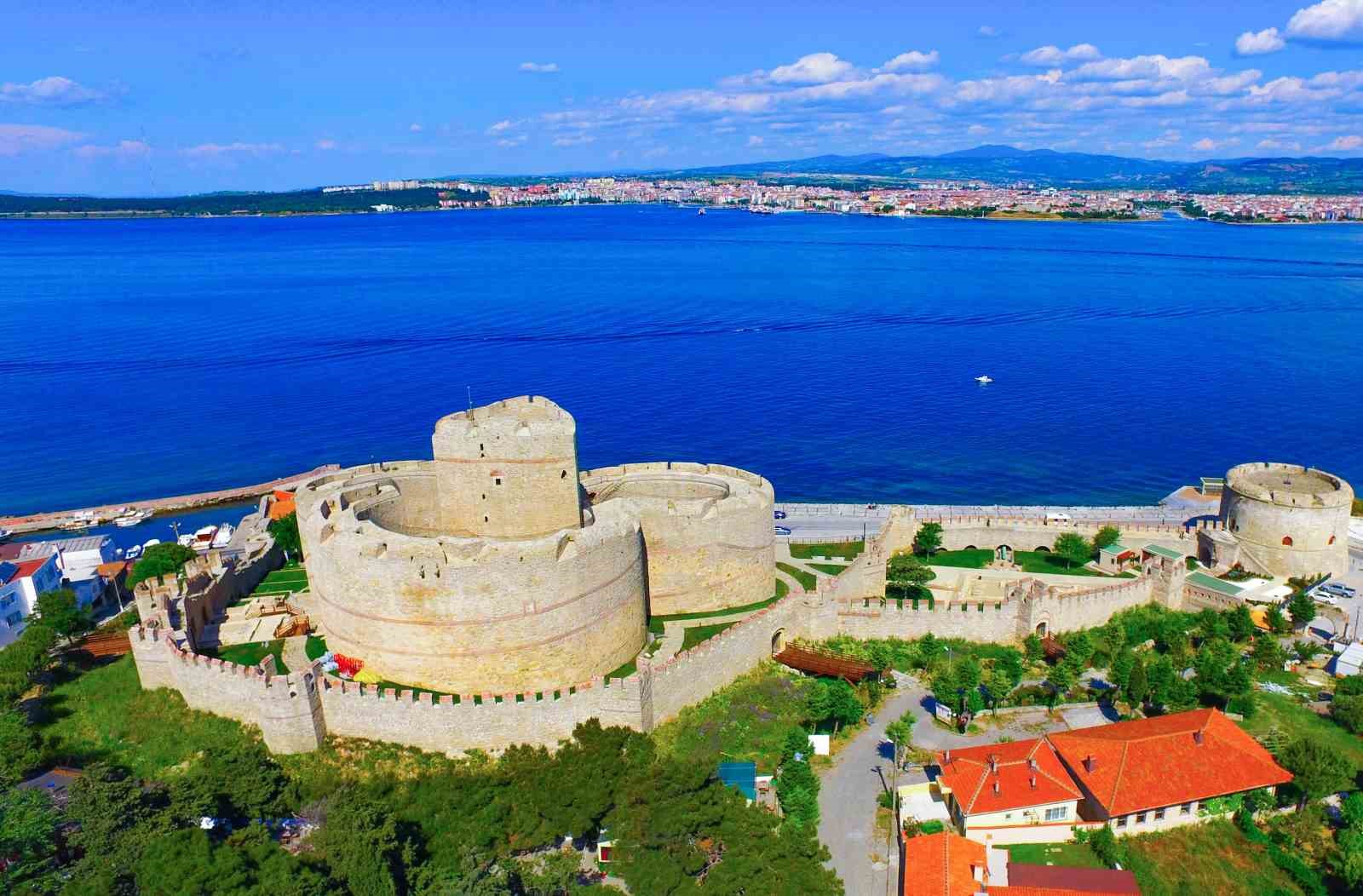 Çanakkale Tarihi Alan’da Çocuk Ziyaret Pasaportu projesi hayata geçirildi
Çanakkale Tarihi Alan’da Çocuk Ziyaret Pasaportu projesi hayata geçirildi