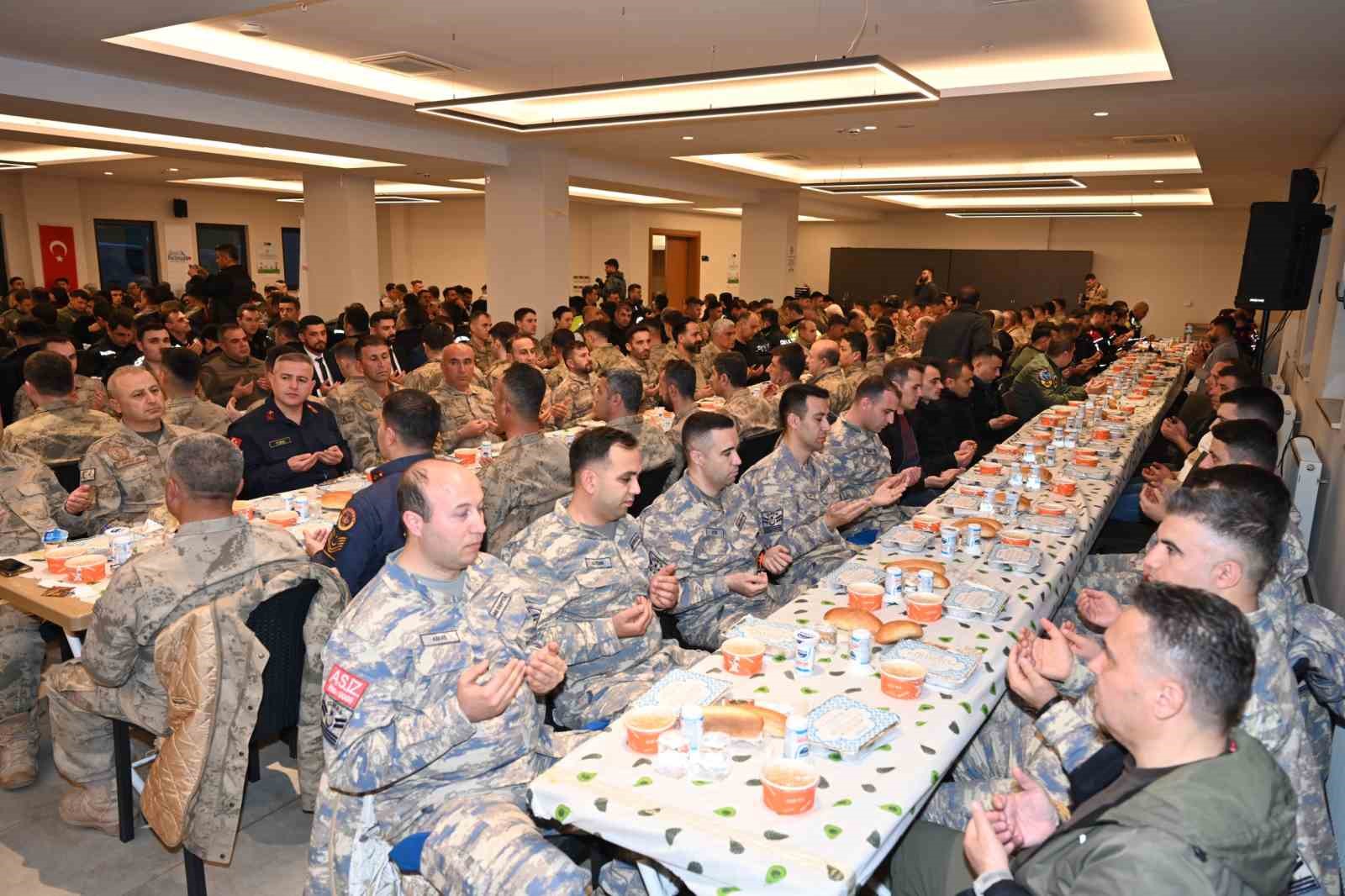 Çanakkale Zaferi Gününde güvenlik güçleri iftarda buluştu
