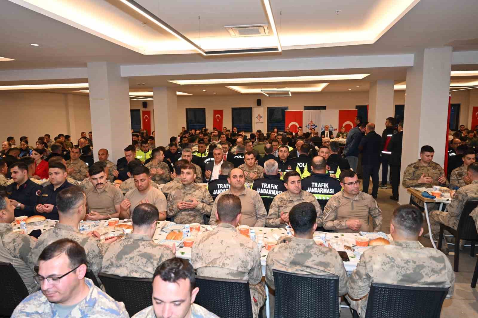 Çanakkale Zaferi Gününde güvenlik güçleri iftarda buluştu
