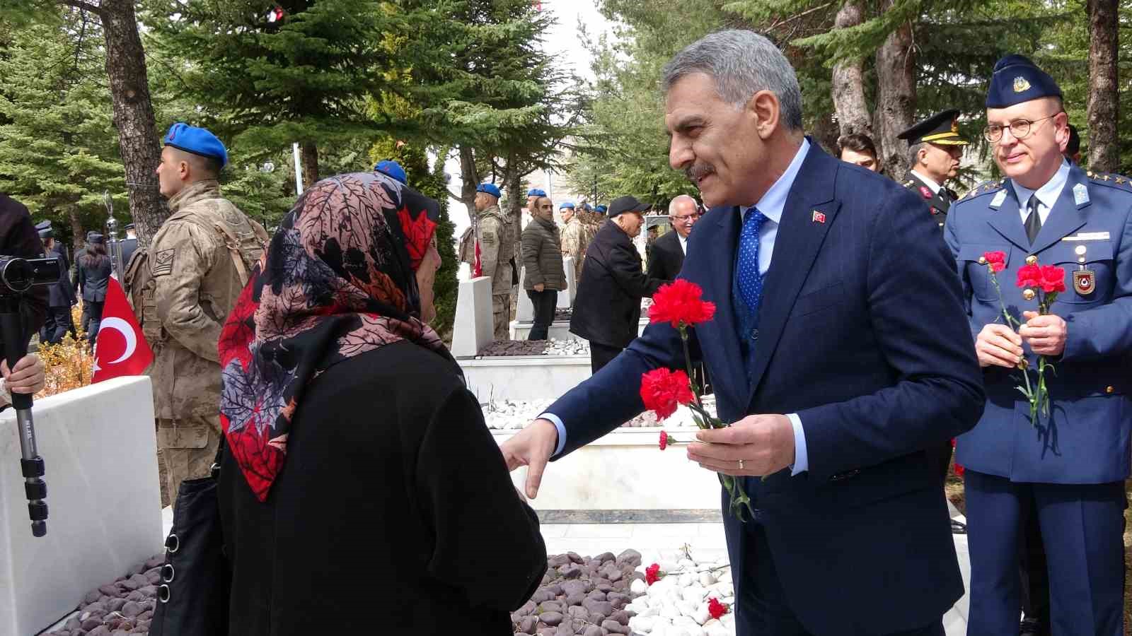 Çanakkale Zaferi şehitleri Yozgat Şehitliği’nde anıldı
