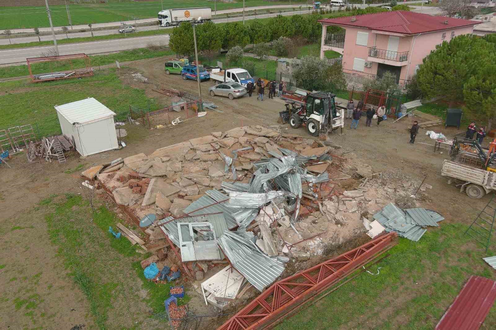 Çanakkale’de 10 kaçak yapı yıkıldı
