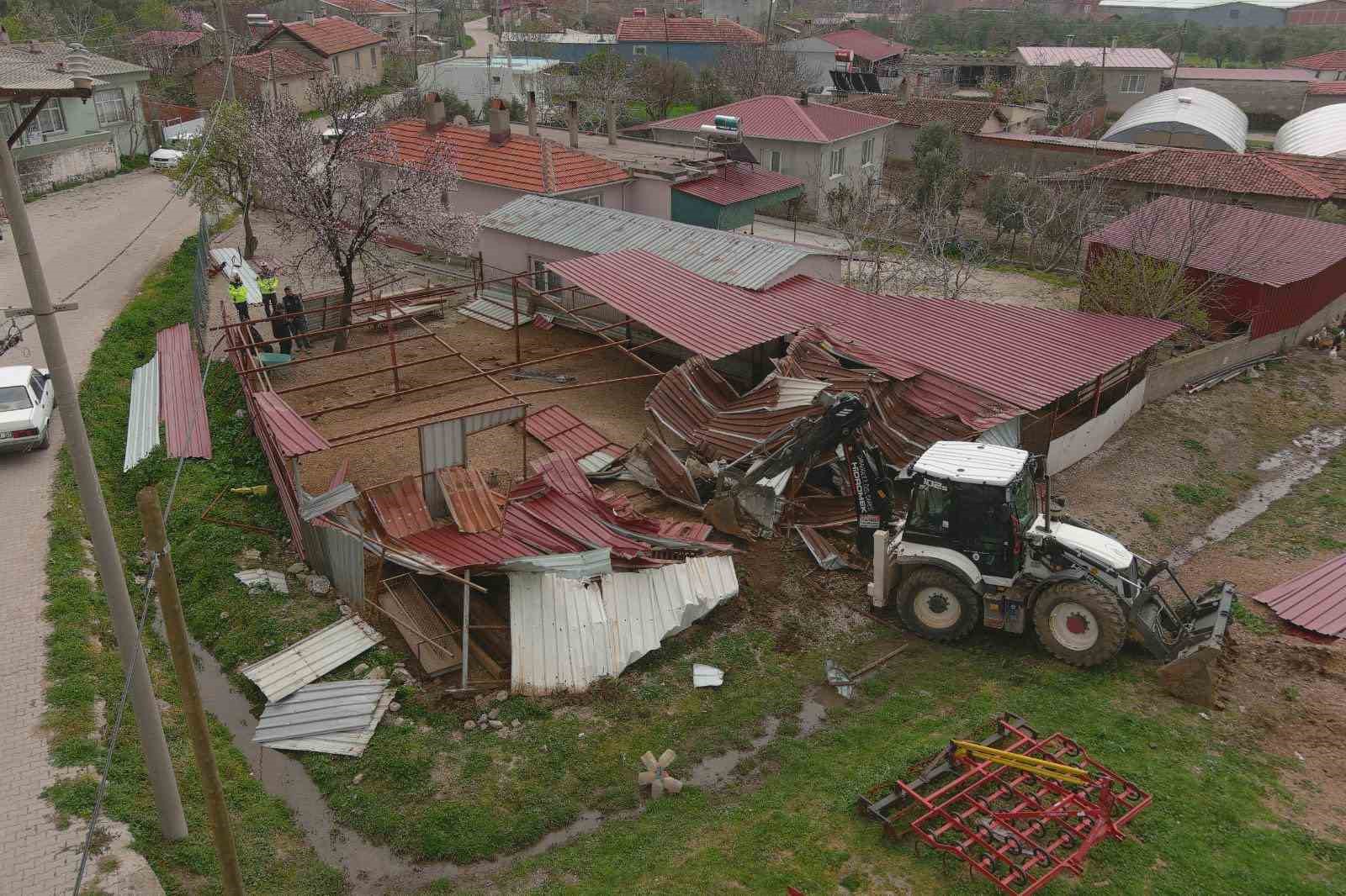 Çanakkale’de 21 kaçak yapı yıkıldı

