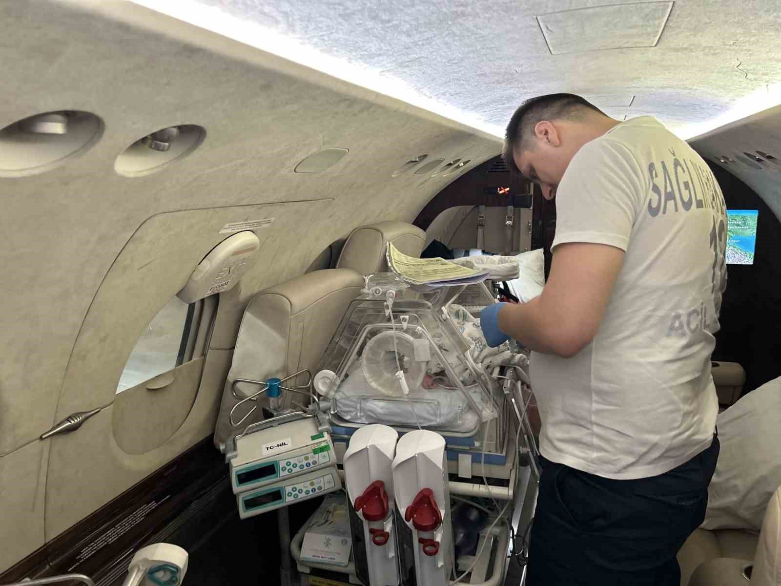 Çanakkale’de 54 günlük bebek uçak ambulansla Ankara’ya sevk edildi
