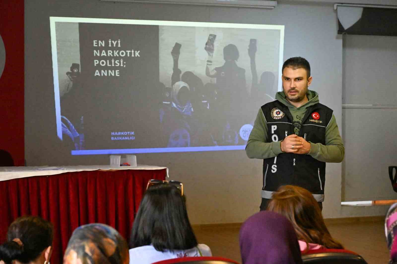 Çanakkale’de 65 bin 257 vatandaşa uyuşturucuyla mücadeleye yönelik farkındalık eğitimi
