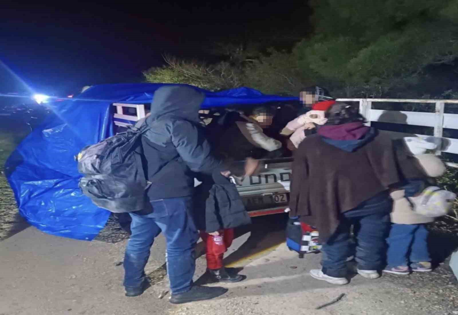 Çanakkale’de 77 kaçak göçmen yakalandı, 2 organizatör tutuklandı
