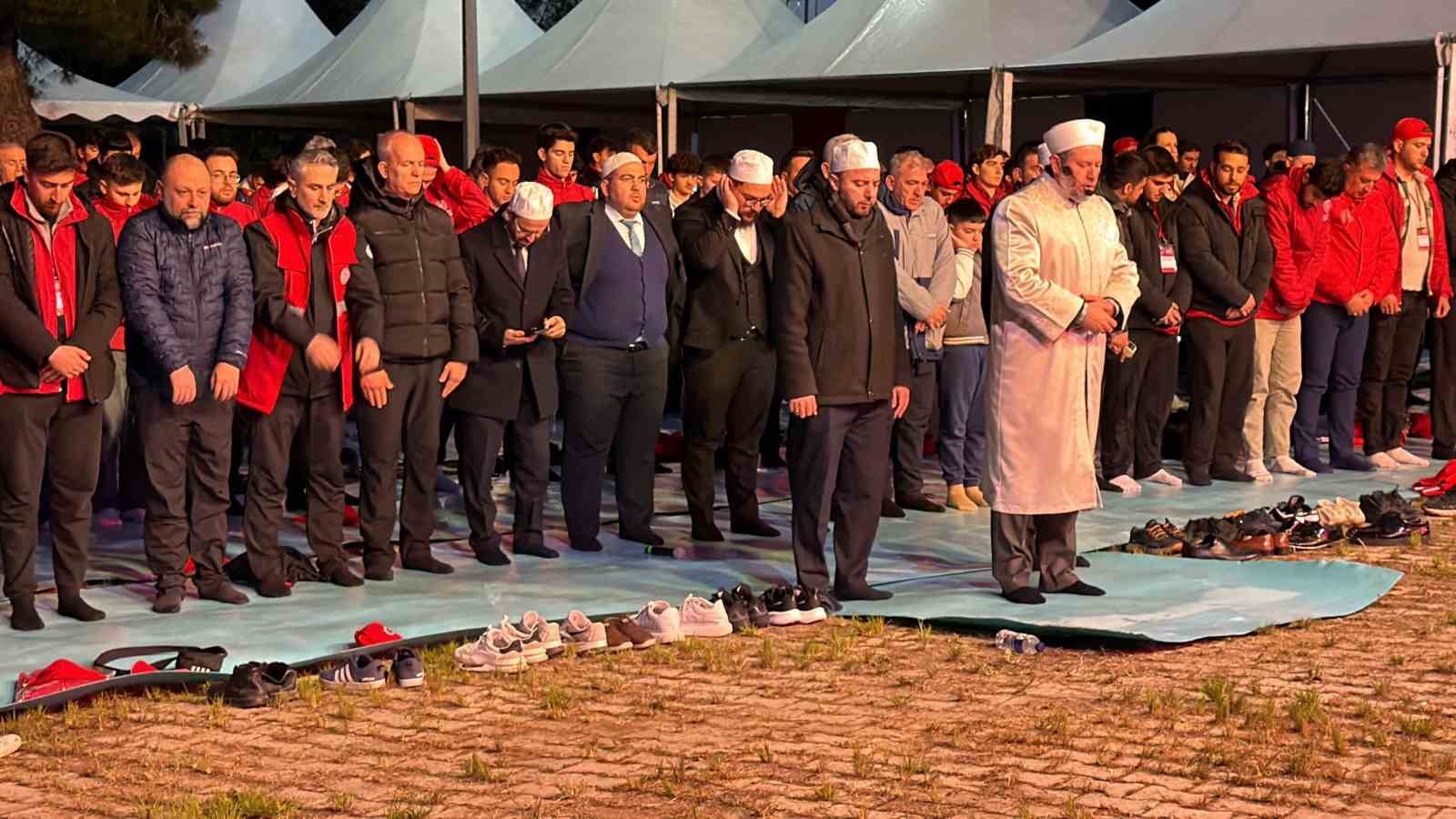 Çanakkale’de binlerce kişi, 57’nci Alay’ın izinde yürüdü
