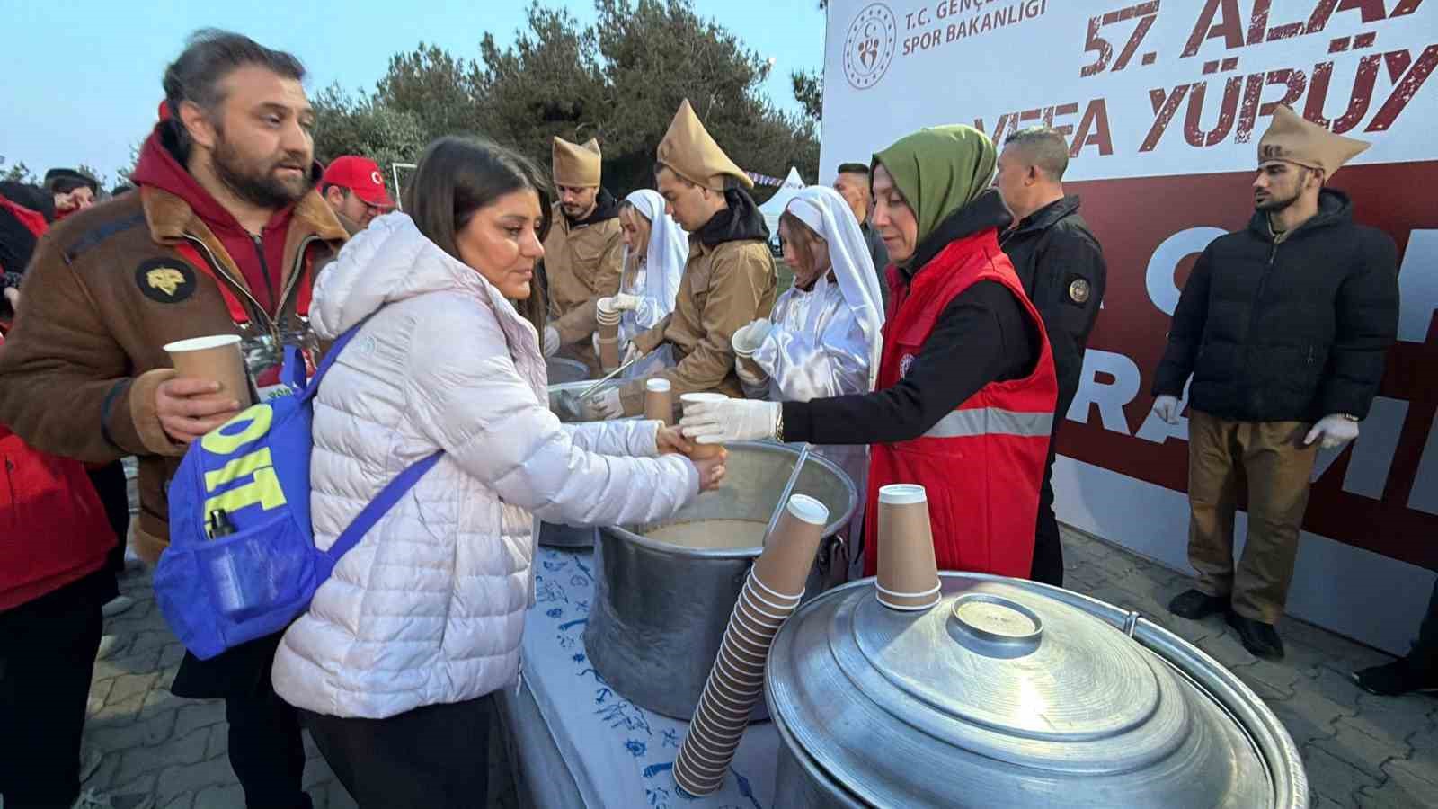 Çanakkale’de binlerce kişi, 57’nci Alay’ın izinde yürüdü

