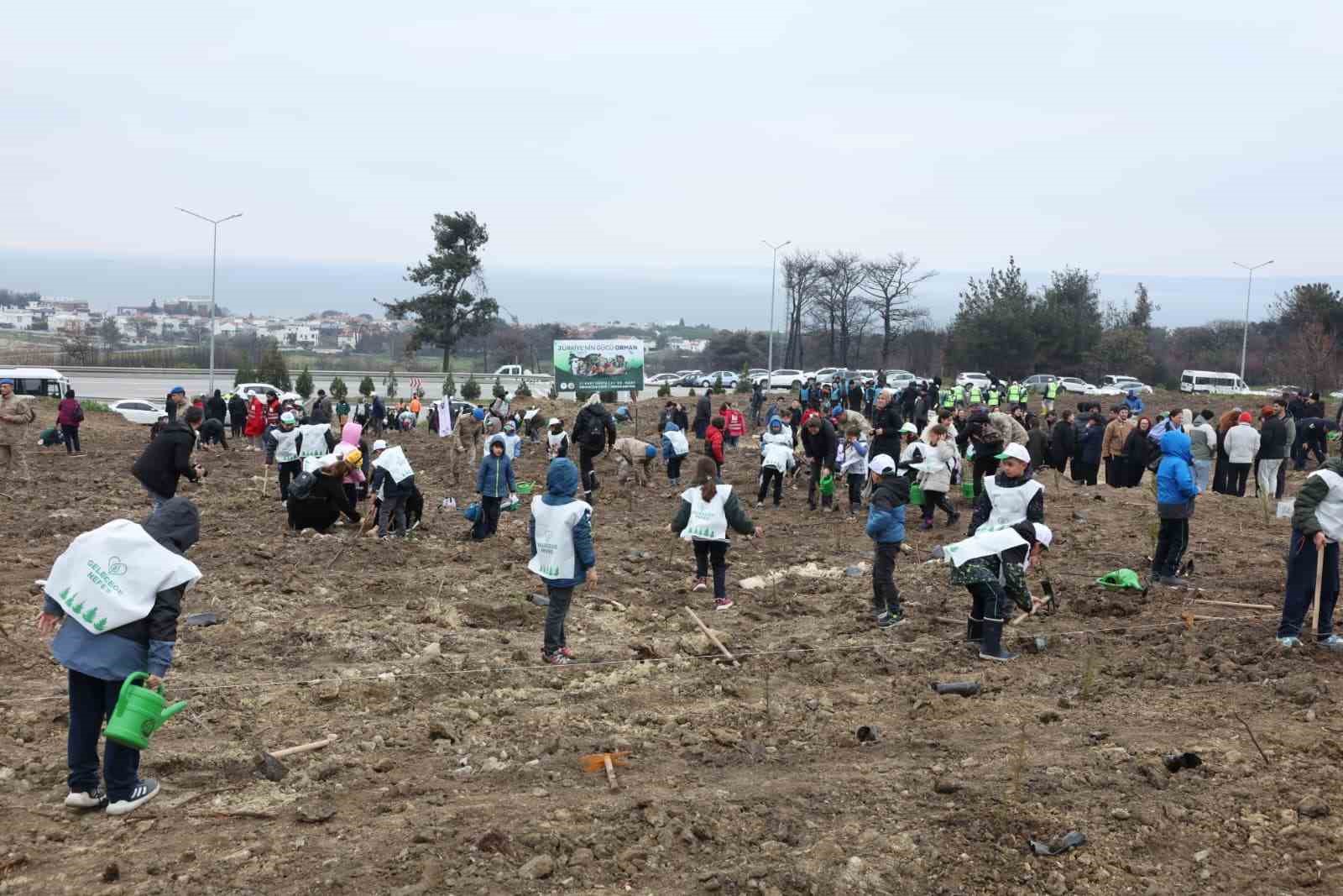 Çanakkale’de Dünya Ormancılık Günü’nde 5 bin fidan toprakla buluştu
