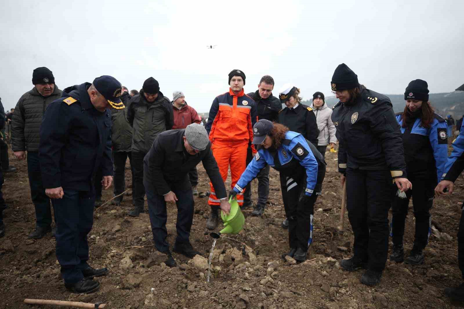Çanakkale’de Dünya Ormancılık Günü’nde 5 bin fidan toprakla buluştu
