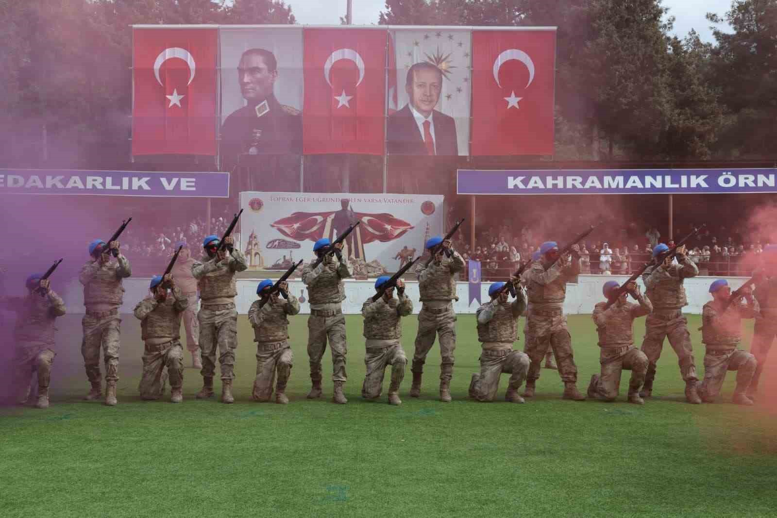 Çanakkale’de eğitimleri tamamlanan acemi erler yemin etti
