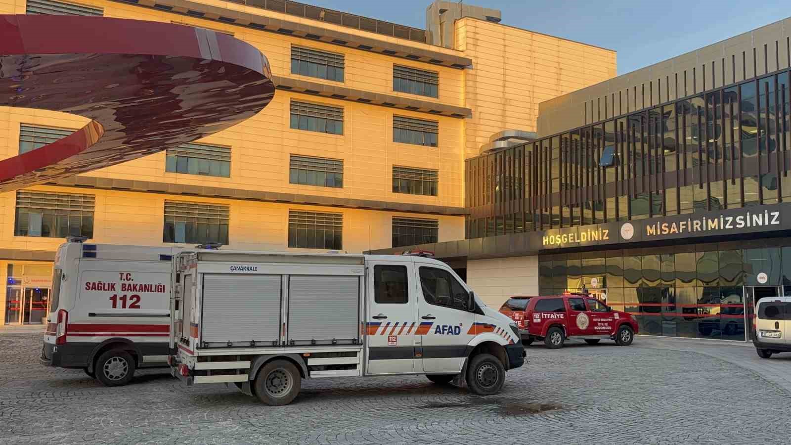 Çanakkale’de hastanede çıkan yangın büyümeden söndürüldü
