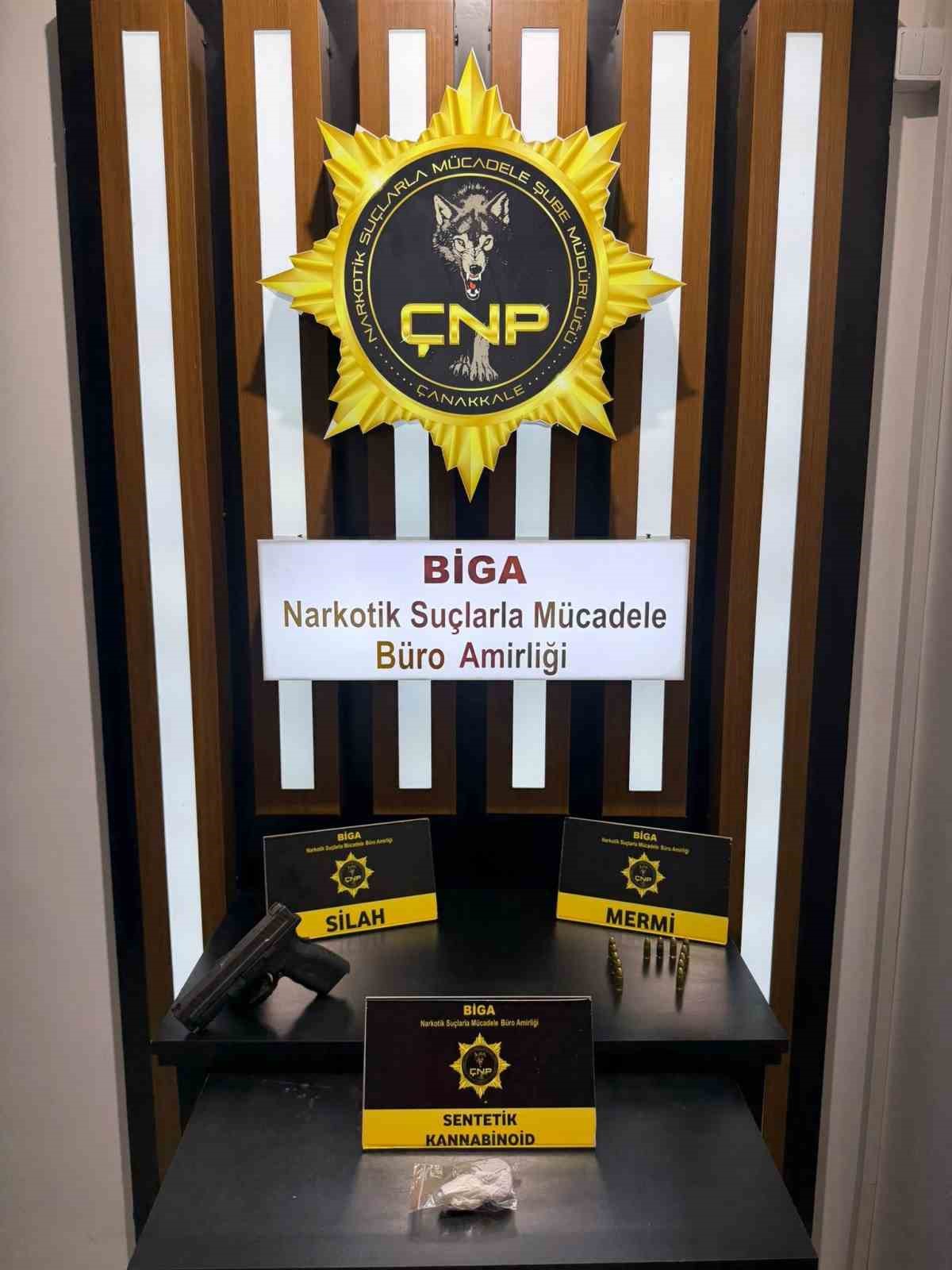 Çanakkale’de huzur uygulamalarında uyuşturucu ve göçmen kaçakçılığından 6 şüpheli tutuklandı
