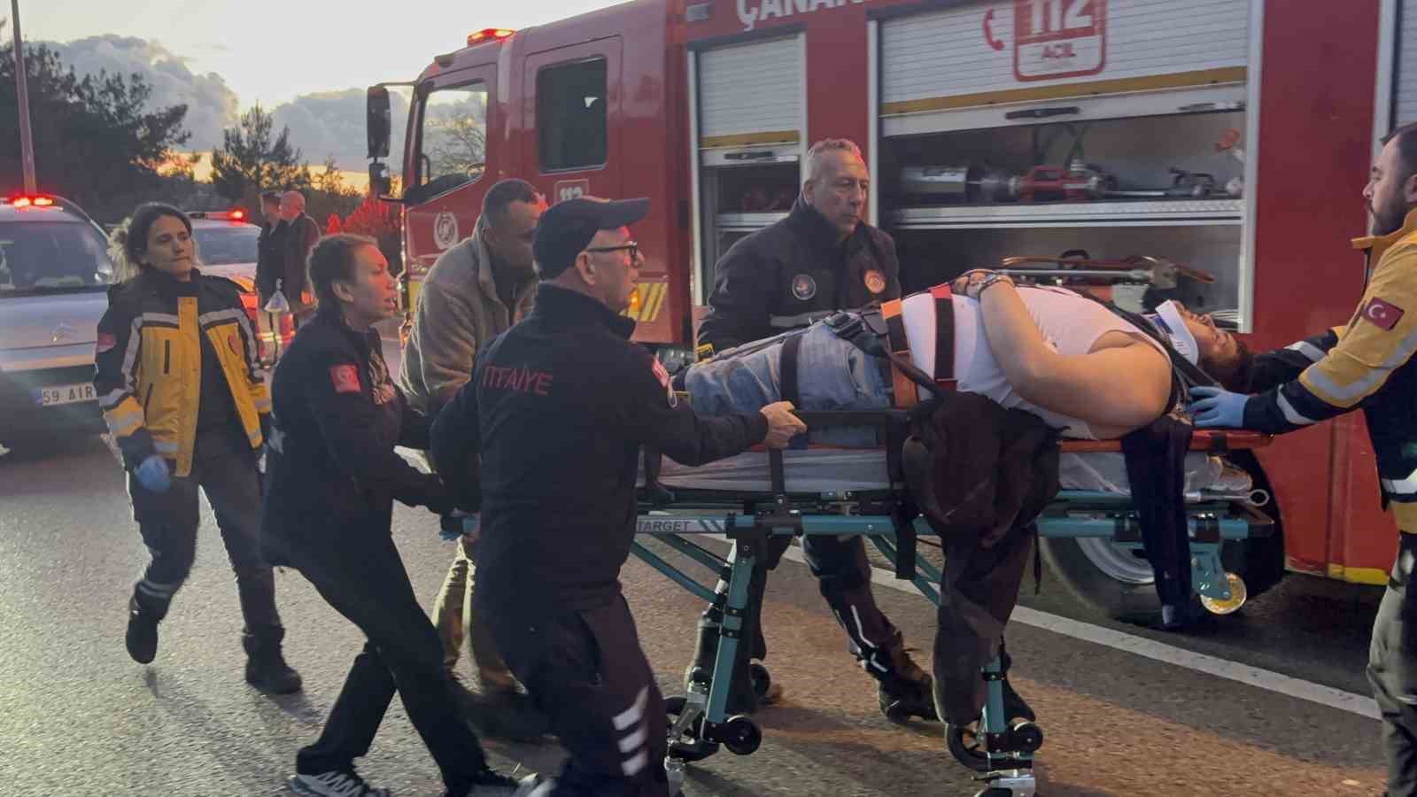 Çanakkale’de iki otomobil çarpıştı: 5 kişi yaralandı
