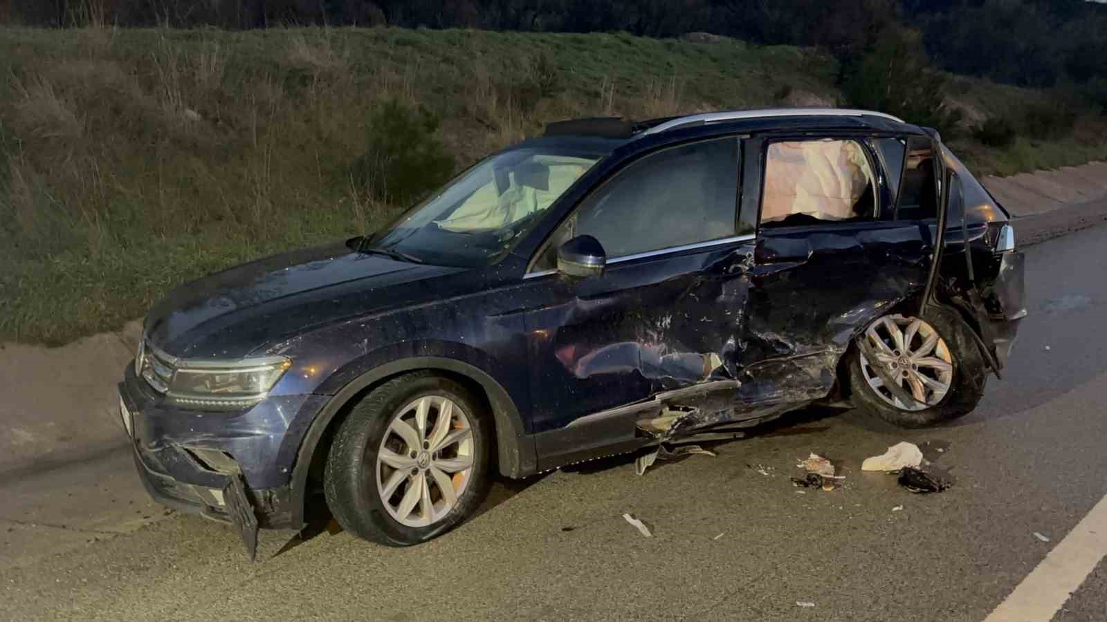 Çanakkale’de iki otomobil çarpıştı: 5 kişi yaralandı
