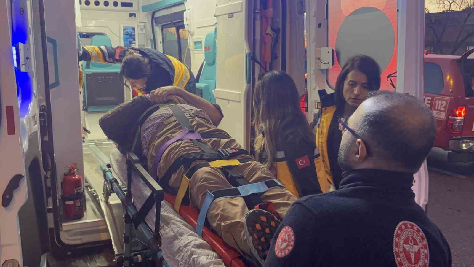 Çanakkale’de iki otomobil çarpıştı: 5 kişi yaralandı
