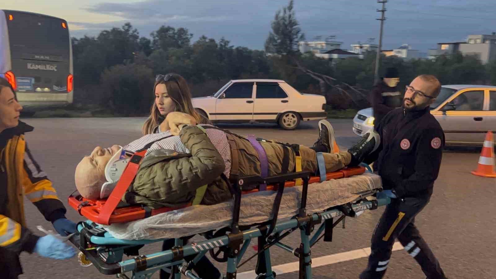 Çanakkale’de iki otomobil çarpıştı: 5 kişi yaralandı
