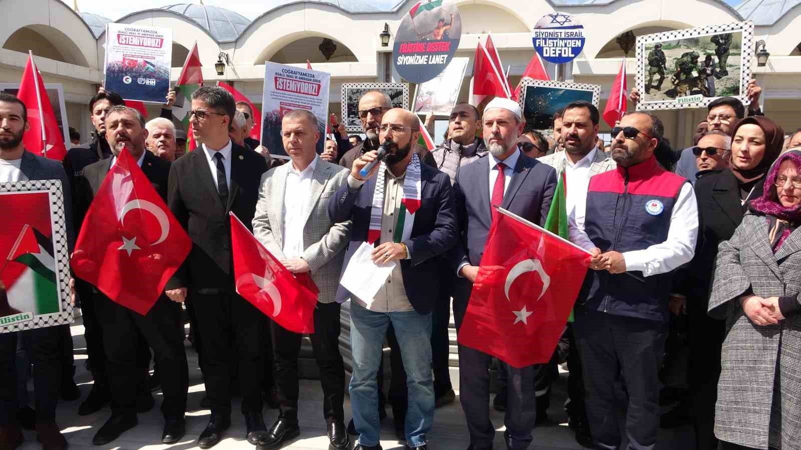 Çanakkale’de İsrail’in Filistinli esirleri hedef alan ’idam yasası’ protesto edildi
